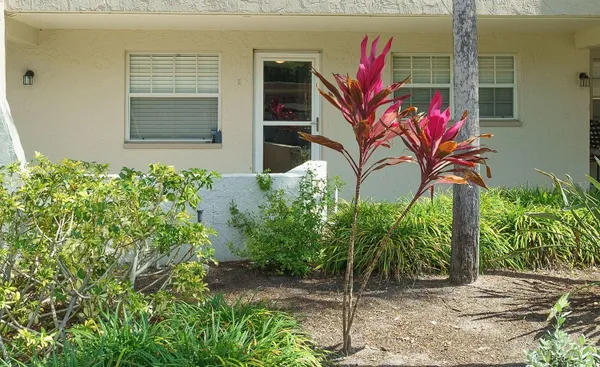 Property Slideshow image 3 of 47 | 940 virginia st 103, Dunedin, FL, 34698