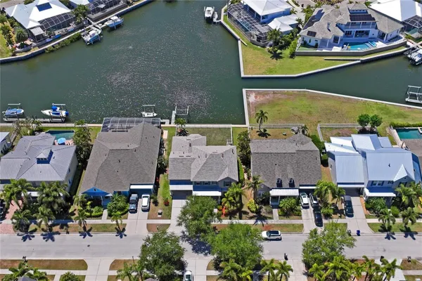 Property Slideshow image 2 of 99 | 5714 sea trout pl, Apollo Beach, FL, 33572