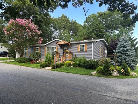 Property Slideshow image 3 of 41 | 1661 old country rd 258, Riverhead, NY, 11901