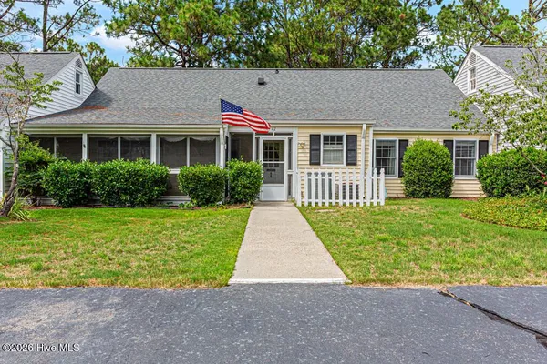 Property Slideshow image 2 of 28 | 42 village green cir, Southern Pines, NC, 28387