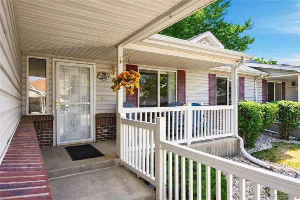 Property Slideshow image 3 of 50 | 2206 s iola st, Aurora, CO, 80014