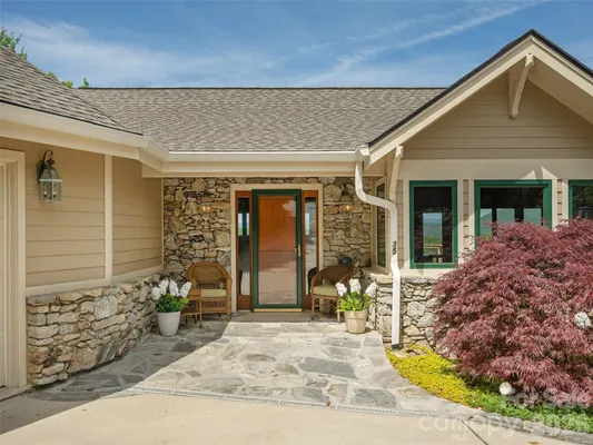 Property Slideshow image 2 of 48 | 35 carriage forest ct, Hendersonville, NC, 28791