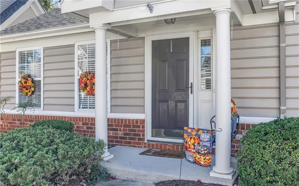 Property Slideshow image 3 of 45 | 805 calvert ct, Chesapeake, VA, 23320