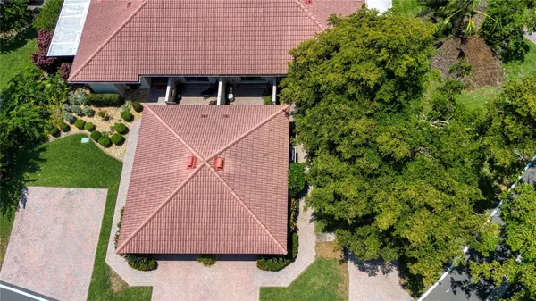 Property Slideshow image 3 of 48 | 4812 kestral park cir 20, Sarasota, FL, 34231