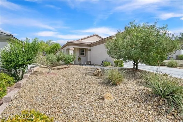 Property Slideshow image 3 of 35 | 2526 crater rock st, Henderson, NV, 89044