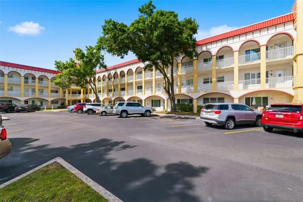Property Slideshow image 2 of 35 | 2430 florentine way 58, Clearwater, FL, 33763