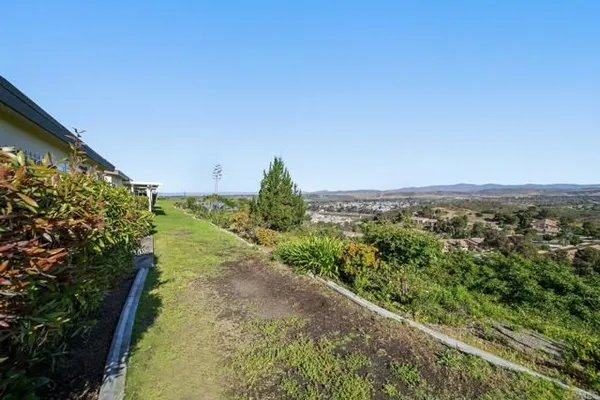 Property Slideshow image 3 of 32 | 3902 n vis 22, Oceanside, CA, 92057