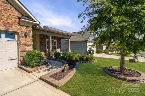 Property Slideshow image 3 of 44 | 673 birchway dr, Fort Mill, SC, 29715