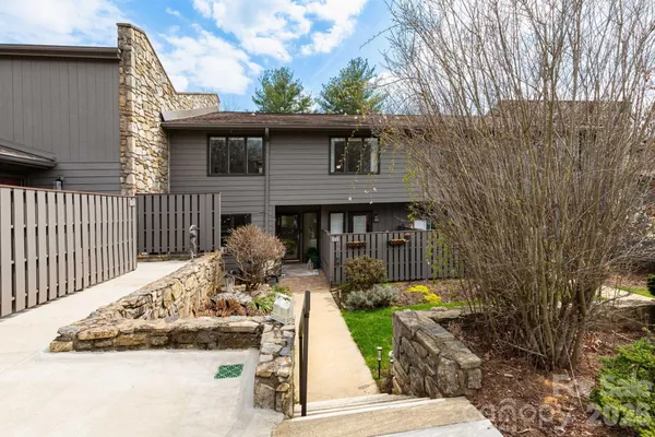 Property Slideshow image 3 of 26 | 515 crowfields ln, Asheville, NC, 28803