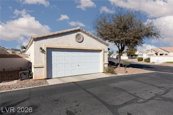 Property Slideshow image 3 of 39 | 5113 midnight oil dr, Las Vegas, NV, 89122