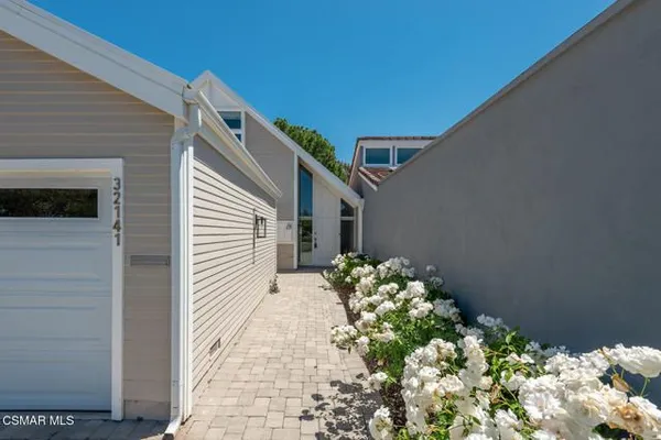 Property Slideshow image 2 of 44 | 32141 lake meadow ln, Westlake Village, CA, 91361