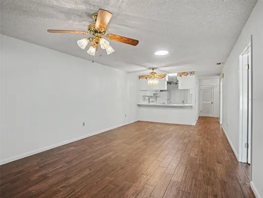 Property Slideshow image 2 of 35 | 1525 oakview cir, Winter Haven, FL, 33880