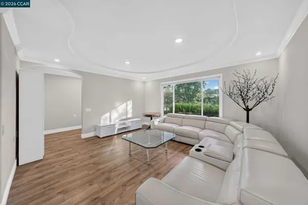 Property Slideshow image 3 of 34 | 2100 golden rain rd 3, Walnut Creek, CA, 94595