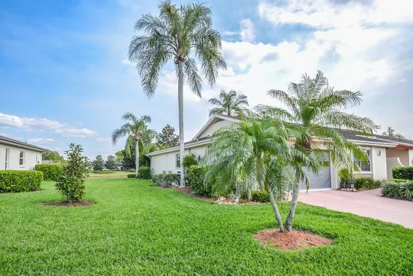 Property Slideshow image 2 of 37 | 2410 lancaster dr na, Sun City Center, FL, 33573