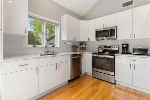 Property Slideshow image 3 of 27 | 760 heritage hills dr b, Somers, NY, 10589