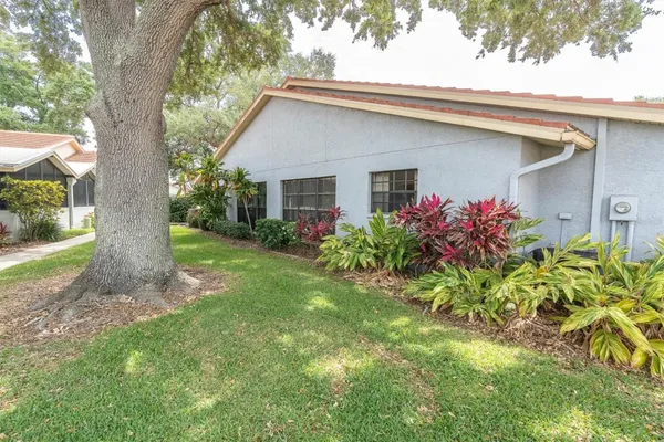 Property Slideshow image 2 of 38 | 2023 nash dr, Clearwater, FL, 33763