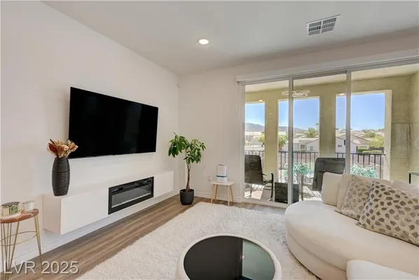 Property Slideshow image 2 of 35 | 2555 hampton rd 8202, Henderson, NV, 89052