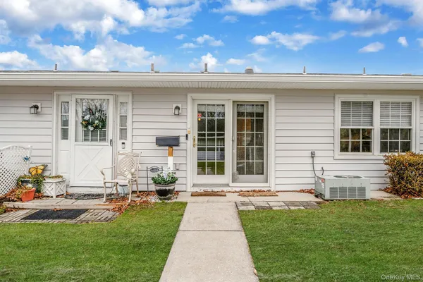 Property Slideshow image 3 of 19 | 116 exmore ct, Ridge, NY, 11961