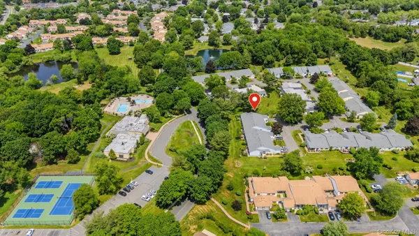 Property Slideshow image 2 of 35 | 302 bentley ct, Smithtown, NY, 11780
