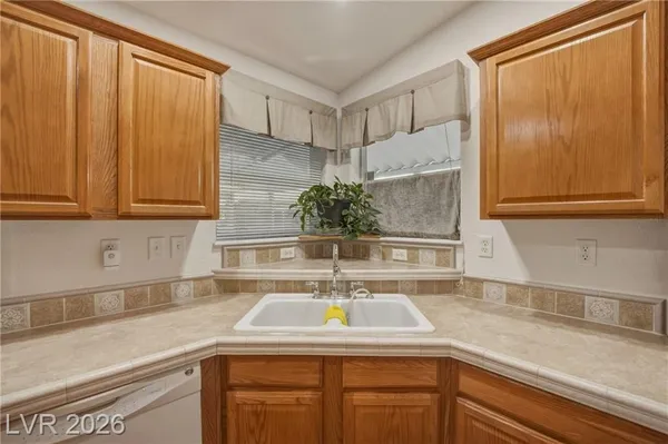 Property Slideshow image 3 of 44 | 881 montecito dr, Pahrump, NV, 89048