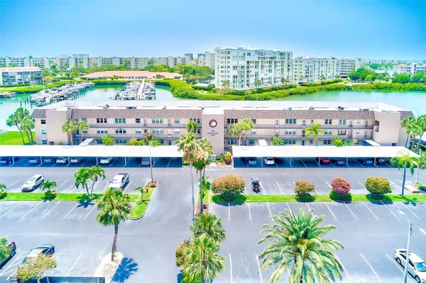 Property Slideshow image 2 of 39 | 7930 sun island dr 101, South Pasadena, FL, 33707