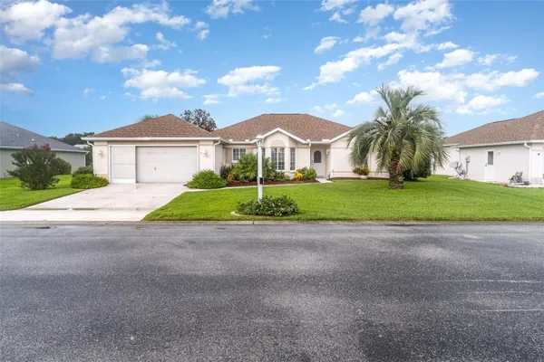 Property Slideshow image 2 of 26 | 5519 nw 25th loop, Ocala, FL, 34482