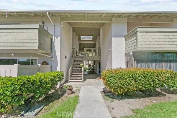 Property Slideshow image 2 of 25 | 8633 portola ct 17e, Huntington Beach, CA, 92646
