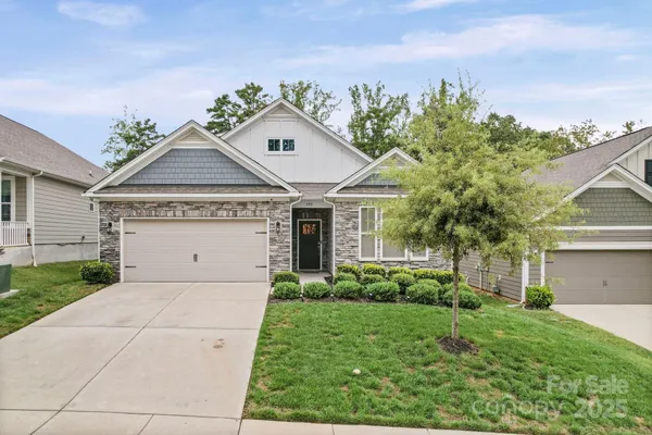 Property Slideshow image 2 of 42 | 595 belle grove dr # 154, Lake Wylie, SC, 29710