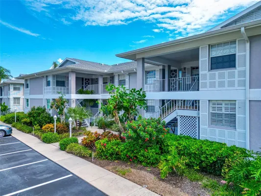 Property Slideshow image 3 of 52 | 1145 edgewater cir # 1145, Bradenton, FL, 34209