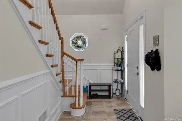 Property Slideshow image 2 of 21 | 158 stoneleigh dr, Riverhead, NY, 11901