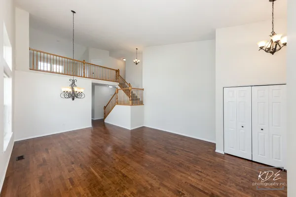 Property Slideshow image 2 of 32 | 21102 windsor lake way, Crest Hill, IL, 60403