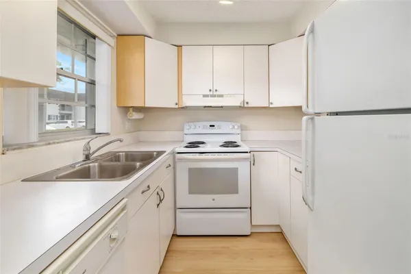 Property Slideshow image 3 of 39 | 203 47th avenue dr 167, Bradenton, FL, 34207