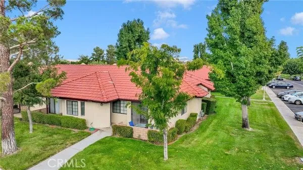 Property Slideshow image 3 of 36 | 19175 elm dr, Apple Valley, CA, 92308