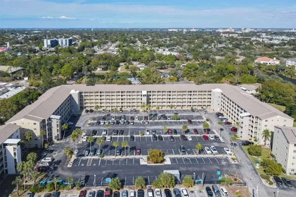 Property Slideshow image 3 of 42 | 3534 lake bayshore dr k118, Bradenton, FL, 34205