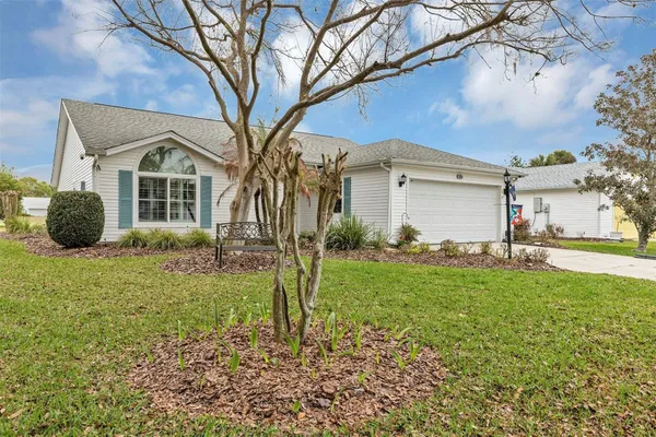 Property Slideshow image 2 of 41 | 26035 oakmount dr, Leesburg, FL, 34748