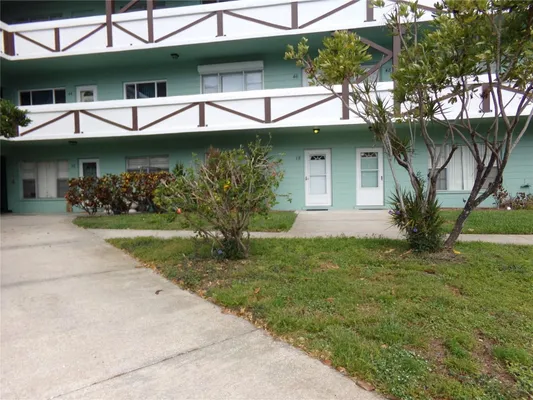 Property Slideshow image 2 of 31 | 2042 australia way 18, Clearwater, FL, 33763