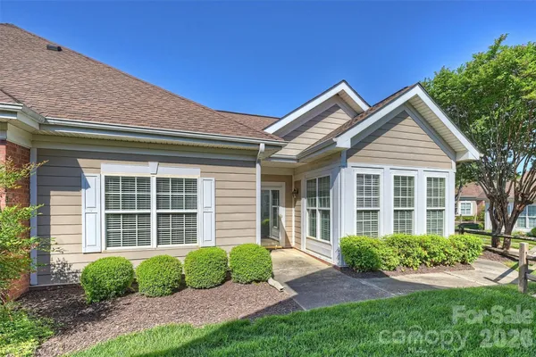 Property Slideshow image 2 of 45 | 2015 woodburn ter, Matthews, NC, 28105