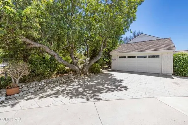 Property Slideshow image 2 of 53 | 32038 waterside ln, Westlake Village, CA, 91361