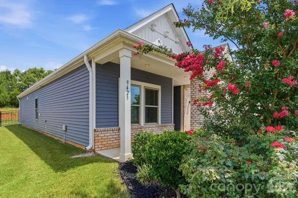Property Slideshow image 3 of 25 | 9423 festival way, Charlotte, NC, 28215