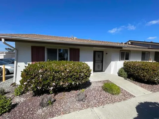 Property Slideshow image 2 of 20 | 3660 vista campana 16, Oceanside, CA, 92057