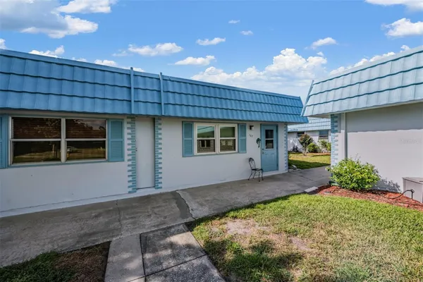 Property Slideshow image 3 of 43 | 302 andover pl 167, Sun City Center, FL, 33573