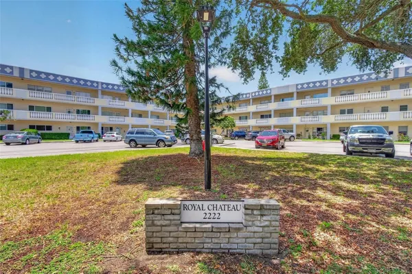Property Slideshow image 2 of 59 | 2222 americus blvd 18, Clearwater, FL, 33763