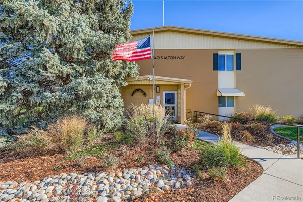 Property Slideshow image 2 of 24 | 740 s alton way unit 2b, Denver, CO, 80247