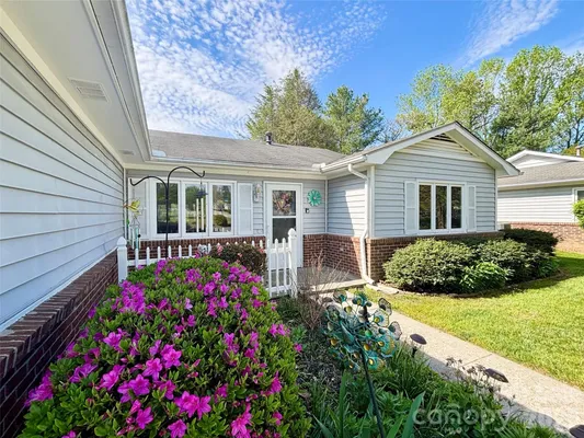 Property Slideshow image 2 of 20 | 3 wintry dr, Hendersonville, NC, 28792