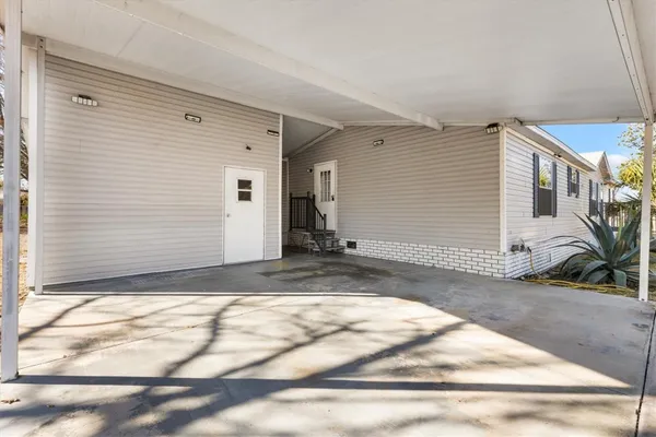 Property Slideshow image 2 of 36 | 8185 county rd 109, Lady Lake, FL, 32159