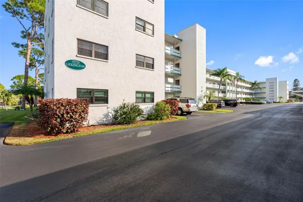 Property Slideshow image 2 of 46 | 5970 80th st n unit 411, St Petersburg, FL, 33709