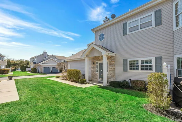 Property Slideshow image 3 of 37 | 548 highland ct, Brookhaven, NY, 11955