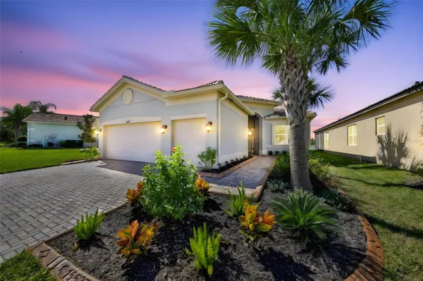 Property Slideshow image 3 of 44 | 15527 corona del mar dr, Wimauma, FL, 33598