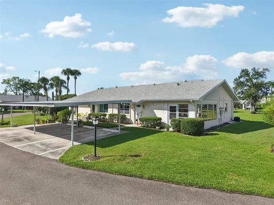 Property Slideshow image 2 of 63 | 2304 glenmore cir 327, Sun City Center, FL, 33573