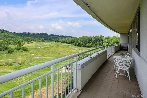 Property Slideshow image 2 of 42 | 100 harborview dr 301, North Hempstead, NY, 11050
